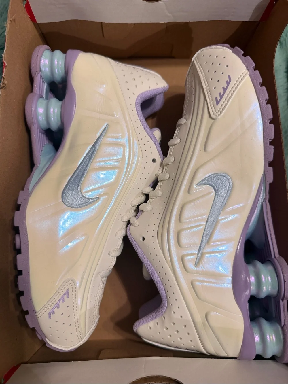 Nike Women's White and Light Purple Shox Athletic Sneakers 4Y or 5.5W